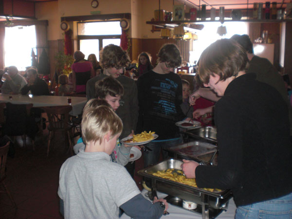 Kinder am Essen